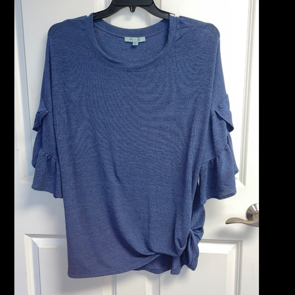 Blue tunic with bottom knot and ruffled sleeves